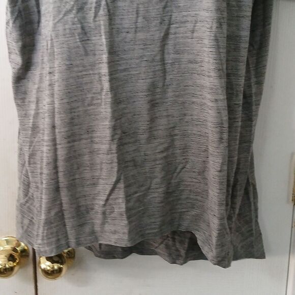 Lularoe  2 tone gray tunic Sz S  NWOT - Picture 2 of 5